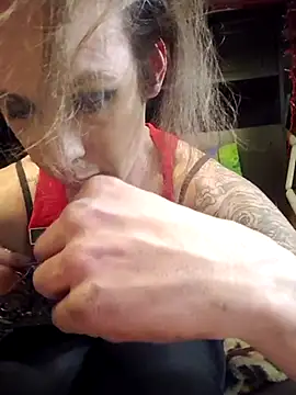 cdressupdiva online show from March 2, 2025, 11:30 am