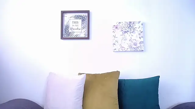 JainaRogers online show from April 10, 2026, 5:53 pm