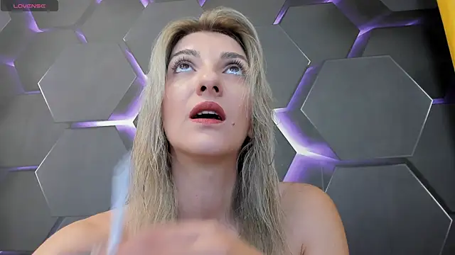 RileyLanna online show from September 14, 2025, 2:45 am