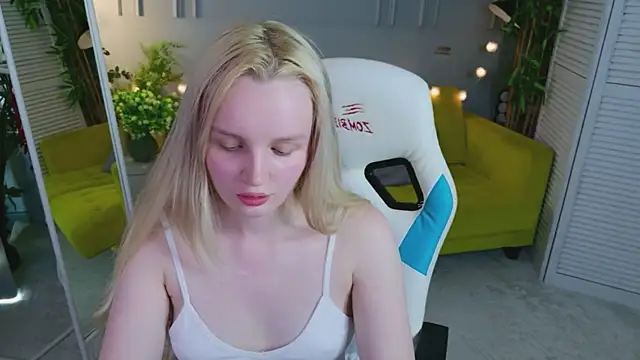 Snapshot of Beatrica_Klein chatting on July 10, 2026, 1:55 pm Beatrica Klein online show from July 10, 2026, 1:55 pm