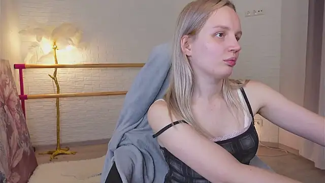 Beatrica Klein online show from September 26, 2025, 3:08 pm