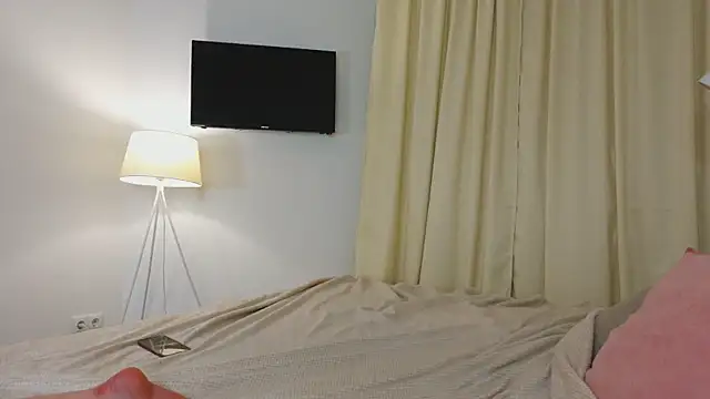 Beatrica Klein online show from October 3, 2025, 3:35 pm