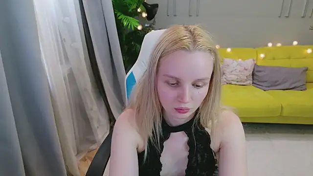 Snapshot of Beatrica_Klein chatting on July 11, 2026, 1:44 pm Beatrica Klein online show from July 11, 2026, 1:44 pm