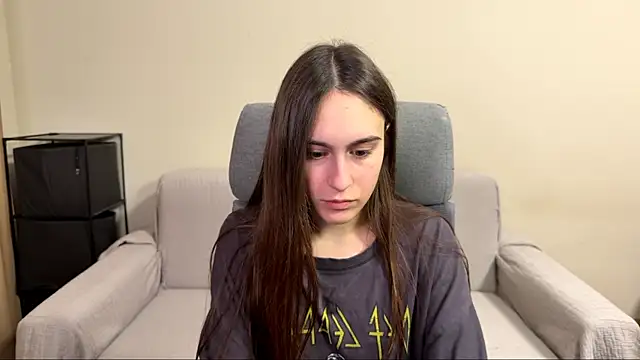 AliceKolltt online show from April 16, 2026, 9:39 pm