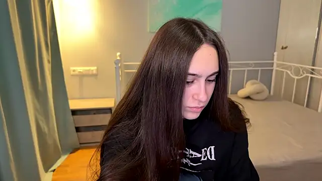 Snapshot of AliceKolltt chatting on July 7, 2026, 2:31 pm AliceKolltt online show from July 7, 2026, 2:31 pm
