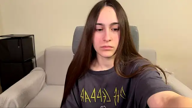 AliceKolltt online show from April 15, 2026, 7:07 pm