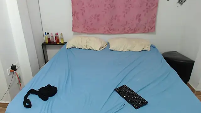 Selena sweett online show from September 23, 2025, 10:28 pm