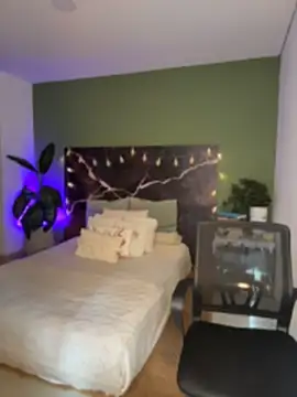 EmaSaenz online show from April 9, 2026, 9:54 pm