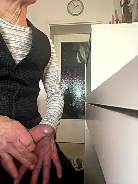 Snapshot of Frank22xx chatting on January 12, 2026, 12:56 pm Frank22xx online show from January 12, 2026, 12:56 pm