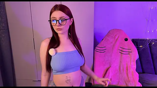 RozieRose online show from October 1, 2025, 4:50 am