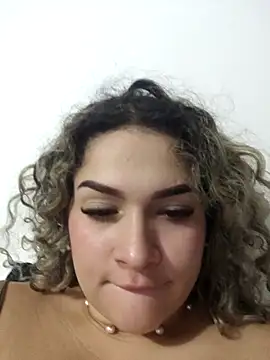 Sara smiiith211 online show from May 16, 2026, 4:33 am