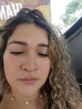 Sara smiiith211 online show from April 20, 2026, 5:47 pm