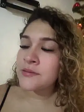 Sara smiiith211 online show from December 5, 2025, 9:19 am