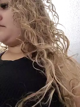 Sara smiiith211 online show from September 9, 2025, 10:14 am