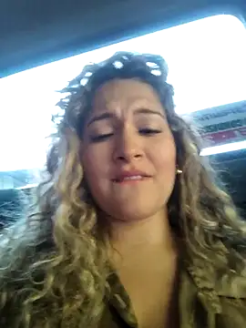 Sara smiiith211 online show from March 13, 2025, 10:43 pm