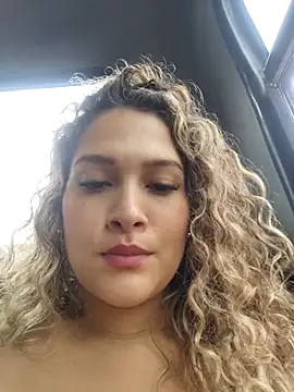 Sara smiiith211 online show from March 4, 2025, 7:11 pm