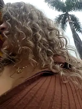 Sara smiiith211 online show from April 18, 2026, 7:07 pm