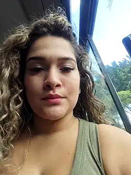 Sara smiiith211 online show from March 20, 2025, 7:14 pm