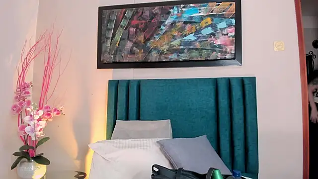 Emilywatsonn online show from December 21, 2025, 2:19 pm