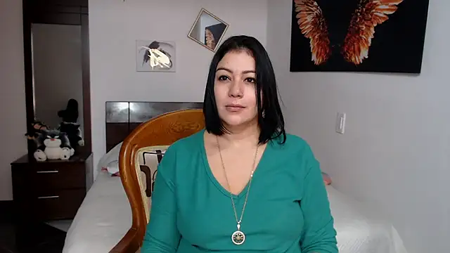 EmilyPeytonn online show from March 18, 2025, 5:01 pm