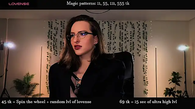Snapshot of Alicia_x_art chatting on June 13, 2026, 6:39 pm Alicia x art online show from June 13, 2026, 6:39 pm