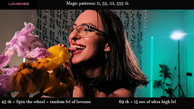 Snapshot of Alicia_x_art chatting on May 31, 2026, 6:09 pm Alicia x art online show from May 31, 2026, 6:09 pm