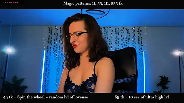 Snapshot of Alicia_x_art chatting on July 3, 2026, 10:05 pm Alicia x art online show from July 3, 2026, 10:05 pm