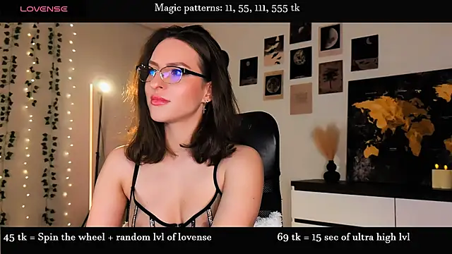 Snapshot of Alicia_x_art chatting on June 7, 2026, 5:40 pm Alicia x art online show from June 7, 2026, 5:40 pm