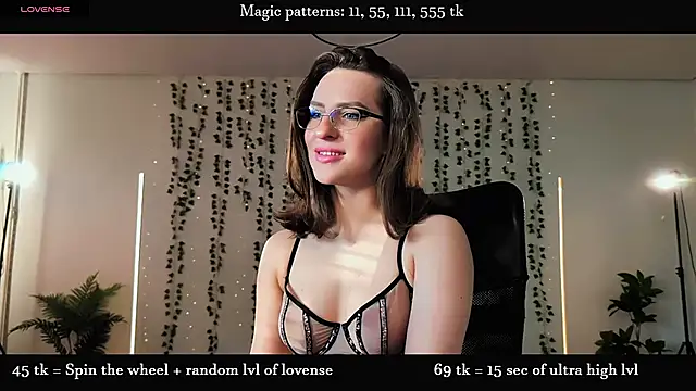 Snapshot of Alicia_x_art chatting on June 20, 2026, 4:23 pm Alicia x art online show from June 20, 2026, 4:23 pm