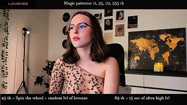 Snapshot of Alicia_x_art chatting on June 12, 2026, 7:33 pm Alicia x art online show from June 12, 2026, 7:33 pm