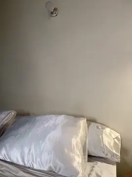 Amelia Rouse online show from October 18, 2025, 8:00 pm