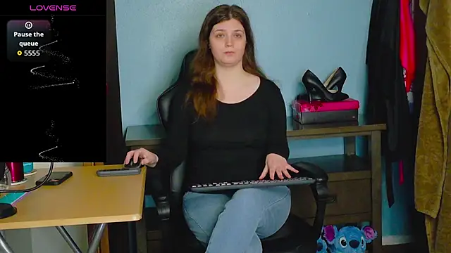 Snapshot of TreeJeanne chatting on December 18, 2025, 2:43 pm TreeJeanne online show from December 18, 2025, 2:43 pm