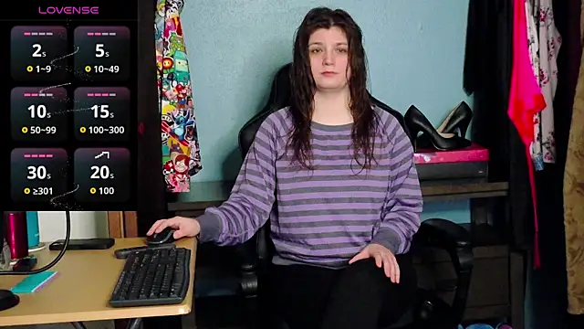 Snapshot of TreeJeanne chatting on December 22, 2025, 3:23 pm TreeJeanne online show from December 22, 2025, 3:23 pm