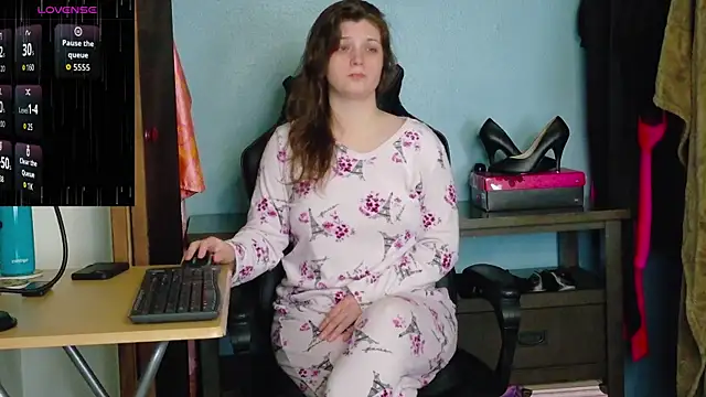 TreeJeanne online show from October 26, 2025, 8:42 pm