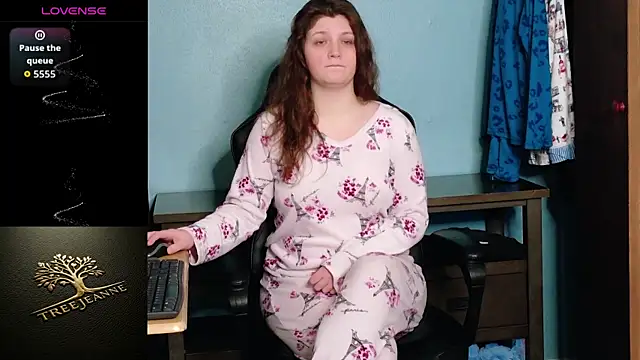 Snapshot of TreeJeanne chatting on February 25, 2026, 12:44 am TreeJeanne online show from February 25, 2026, 12:44 am