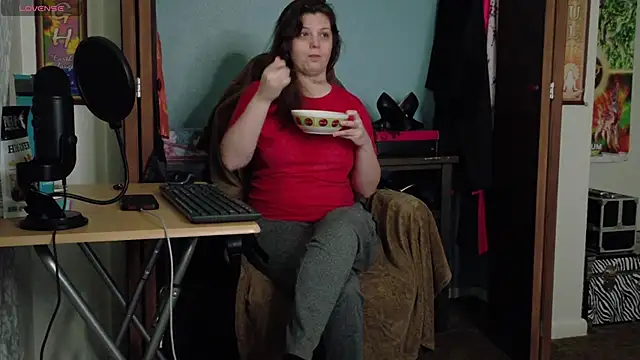 TreeJeanne online show from September 25, 2025, 10:27 pm