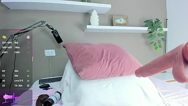 Snapshot of ashley_nicoll chatting on November 2, 2025, 1:38 pm ashley nicoll online show from November 2, 2025, 1:38 pm