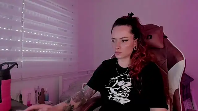 Domina Deivis online show from March 7, 2025, 1:18 pm