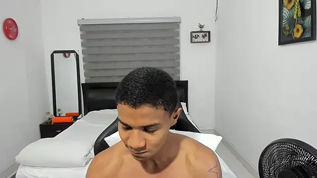 Snapshot of corzoethan chatting on December 17, 2025, 10:37 pm corzoethan online show from December 17, 2025, 10:37 pm