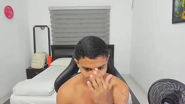 Snapshot of corzoethan chatting on January 31, 2026, 11:03 pm corzoethan online show from January 31, 2026, 11:03 pm