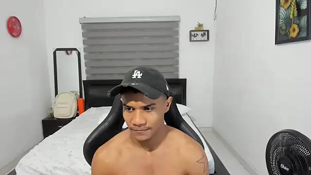 Snapshot of corzoethan chatting on January 11, 2026, 11:55 pm corzoethan online show from January 11, 2026, 11:55 pm