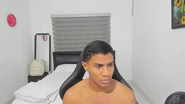 Snapshot of corzoethan chatting on February 19, 2026, 11:12 pm corzoethan online show from February 19, 2026, 11:12 pm