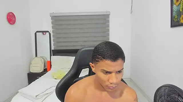 Snapshot of corzoethan chatting on February 10, 2026, 12:20 am corzoethan online show from February 10, 2026, 12:20 am