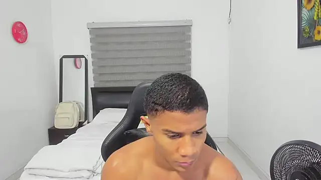 Snapshot of corzoethan chatting on February 22, 2026, 2:14 am corzoethan online show from February 22, 2026, 2:14 am