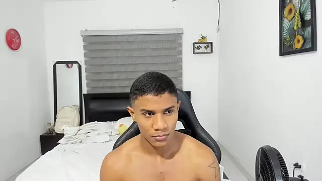 Snapshot of corzoethan chatting on January 7, 2026, 11:10 pm corzoethan online show from January 7, 2026, 11:10 pm