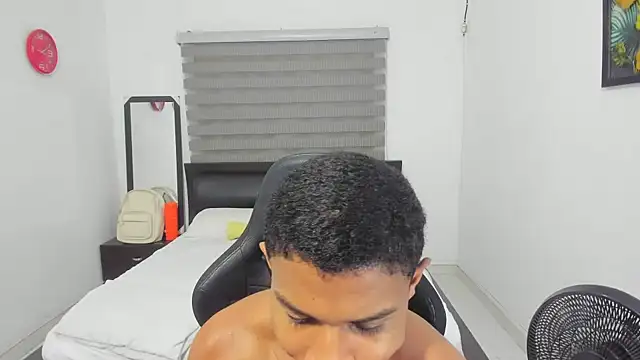 Snapshot of corzoethan chatting on February 4, 2026, 11:22 pm corzoethan online show from February 4, 2026, 11:22 pm