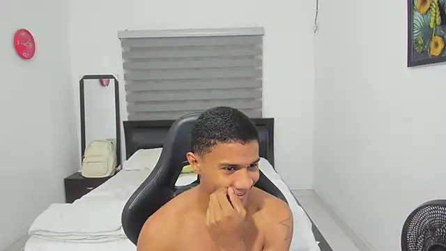 Snapshot of corzoethan chatting on March 4, 2026, 11:12 pm corzoethan online show from March 4, 2026, 11:12 pm