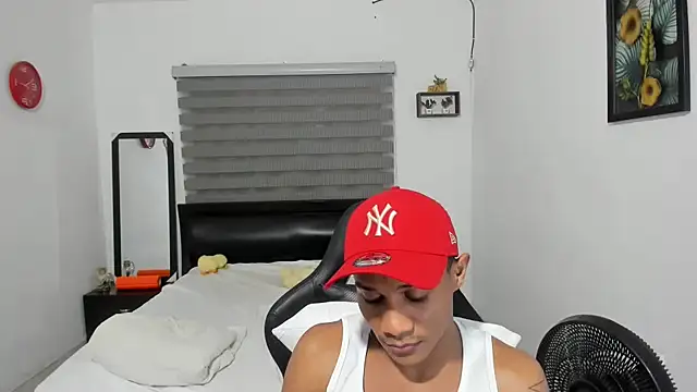 Snapshot of corzoethan chatting on December 18, 2025, 11:30 pm corzoethan online show from December 18, 2025, 11:30 pm