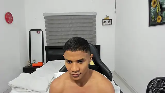 Snapshot of corzoethan chatting on December 3, 2025, 10:53 pm corzoethan online show from December 3, 2025, 10:53 pm