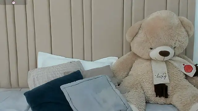 izadii online show from April 16, 2026, 9:39 pm